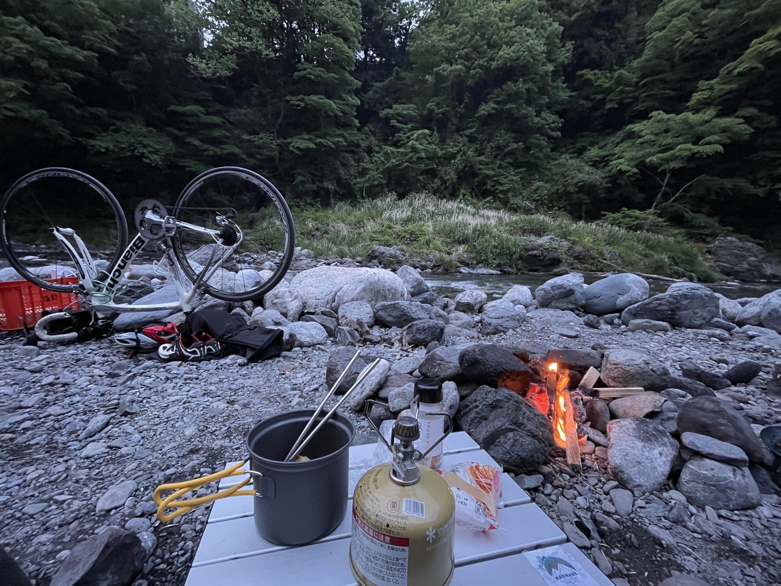 自転車ソロキャンプの焚き火台ってどうしてる？重さ500g前後の軽量 